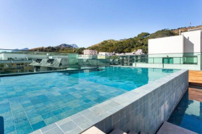 Apto Itaipava, piscina borda infinita, montanha